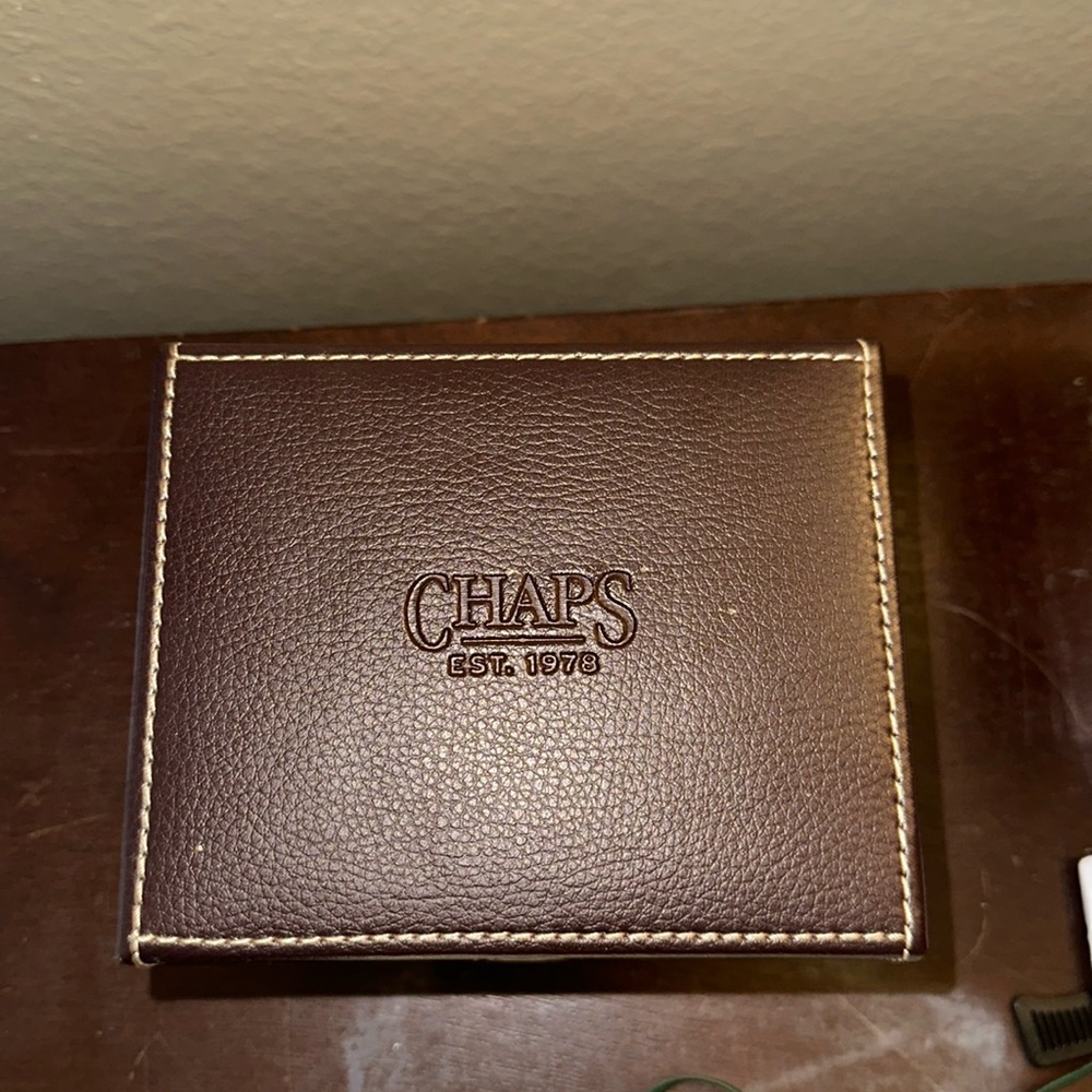 Chaps Men's Black Leather Wallet w Box
